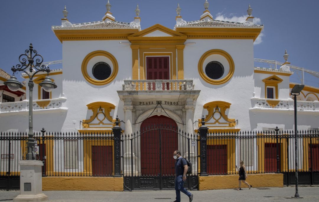 Archivo - Imagen de la fachada de la plaza de toros de la Maestranza, en foto de archivo