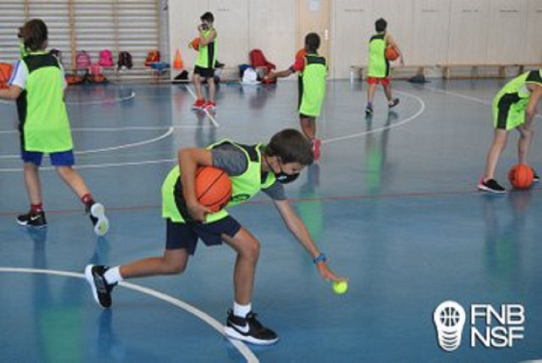 Entrenamientos individuales en el polideportivo Larrabide.