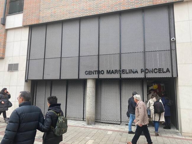 El alcalde de Valladolid, Óscar Puente, inauguró hoy acompañado por buena parte de la corporación municipal el Centro Marcelino Poncela