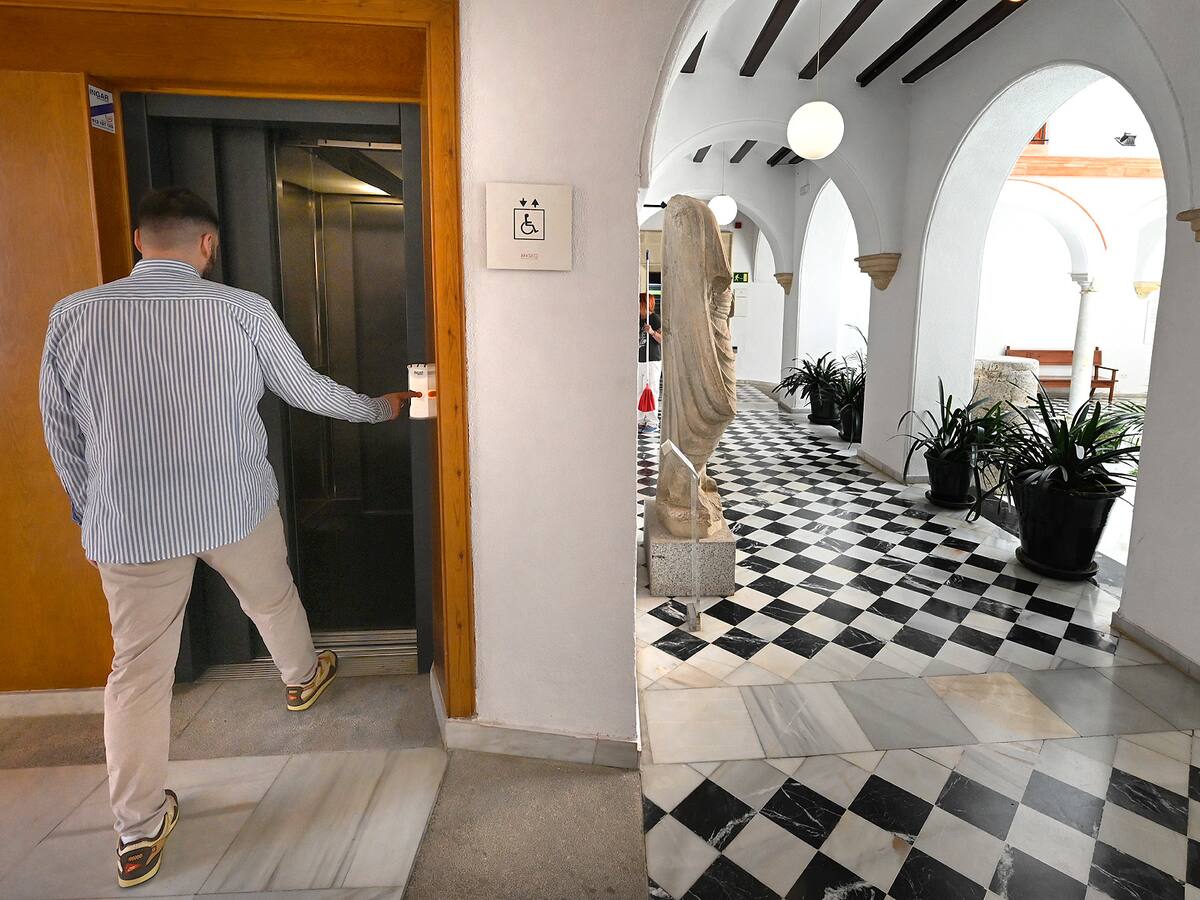 El ascensor del Museo Arqueológico vuelve a funcionar ocho años después