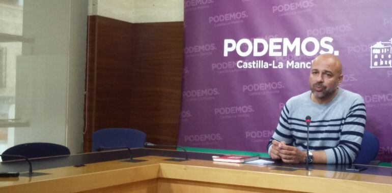 José García Molina de Podemos CLM durante una rueda de prensa 