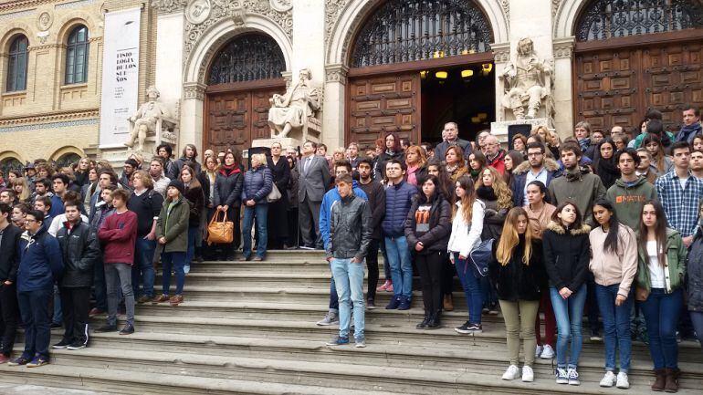 Concentración de la Universidad de Zaragoza en el Paraninfo