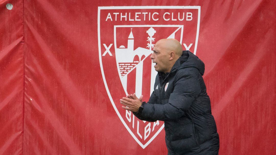 El ya exentrenador del primer equipo femenino, Ángel Villacampa