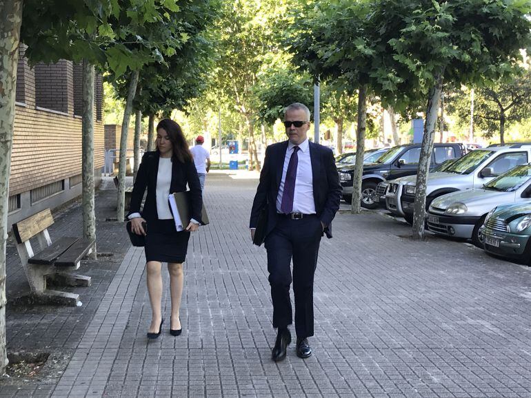 El exsecretario de Estado de Seguridad y exministro de Interior, Antonio Camacho, hoy abogado de la agencia Aegis que reclama un millón de euros