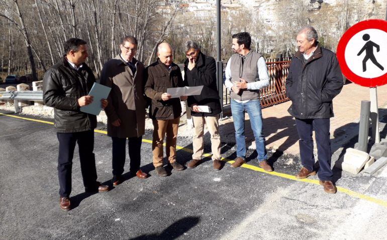 Visita en Alcalá del Júcar del director general de carreteras, David Merino