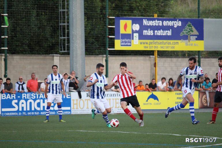 Nacho, frente a un rival