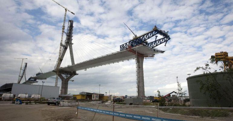 Construcción del puente de la Constitución de 1812