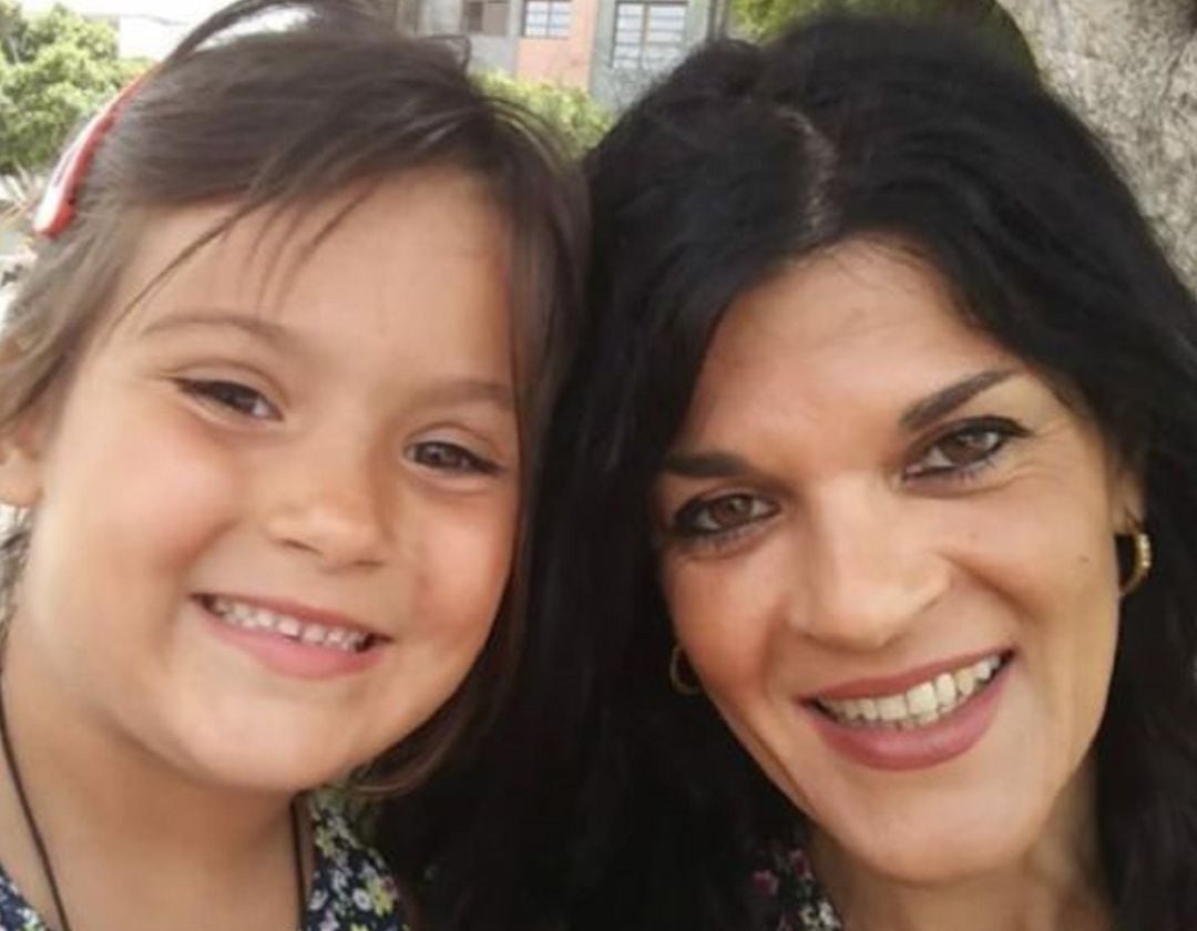 Ana María con su hija, en la foto difundida tras su desaparición.