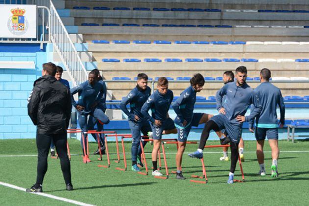 El Ebro entrena en el estadio Pedro Sancho