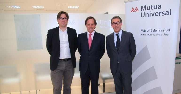 Agustín Martín, concejal de Economía de Alcobendas, Ignacio García de Vinuesa, alcalde de Alcobendas y Antolín Sanz, director Territorial de Mutua Universal