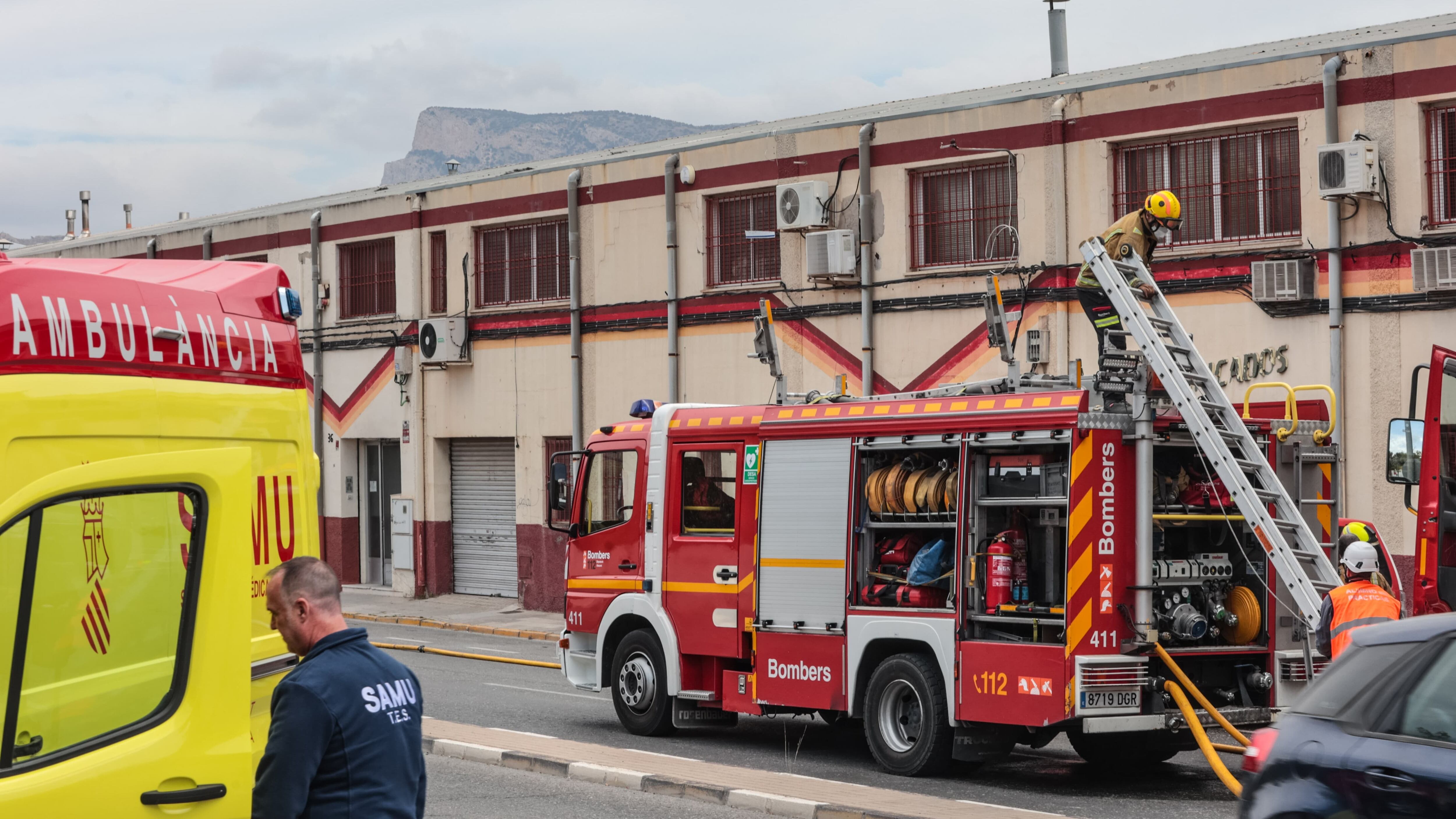 La circulación ha sido interrumpida en la avenida Pico Veleta