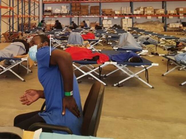 Se tratam de de 43, 31, 20 y 4 casos en las distintas instalaciones, que se han contagiado después de muchos meses ya en la isla, pero cuya propagación se ha visto influida por las “pésimas condiciones de los centros de acogida, donde la gente está hacinada"