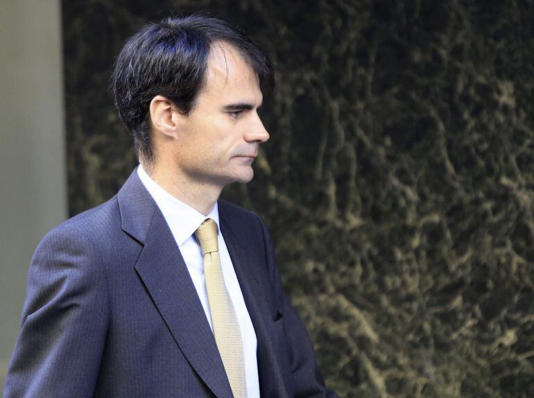 GRA011 MADRID,9/3/2015.- El juez Pablo Ruz, magistrado que instruye el "caso Gürtel", a su llegada hoy a la sede de la Audiencia Nacional . Ruz será sustituido por el magistrado de la Audiencia Provincial de Madrid José de la Mata, que ha obtenido la titularidad del Juzgado Central de Instrucción número 5 de la Audiencia Nacional tras la resolución de la Comisión Permanente del Consejo General del Poder Judicial (CGPJ) en el macroncurso de traslado para magistrados convocado el pasado 9 de diciembre, en el que se ofertaron 364 plazas.EFE/Zipi