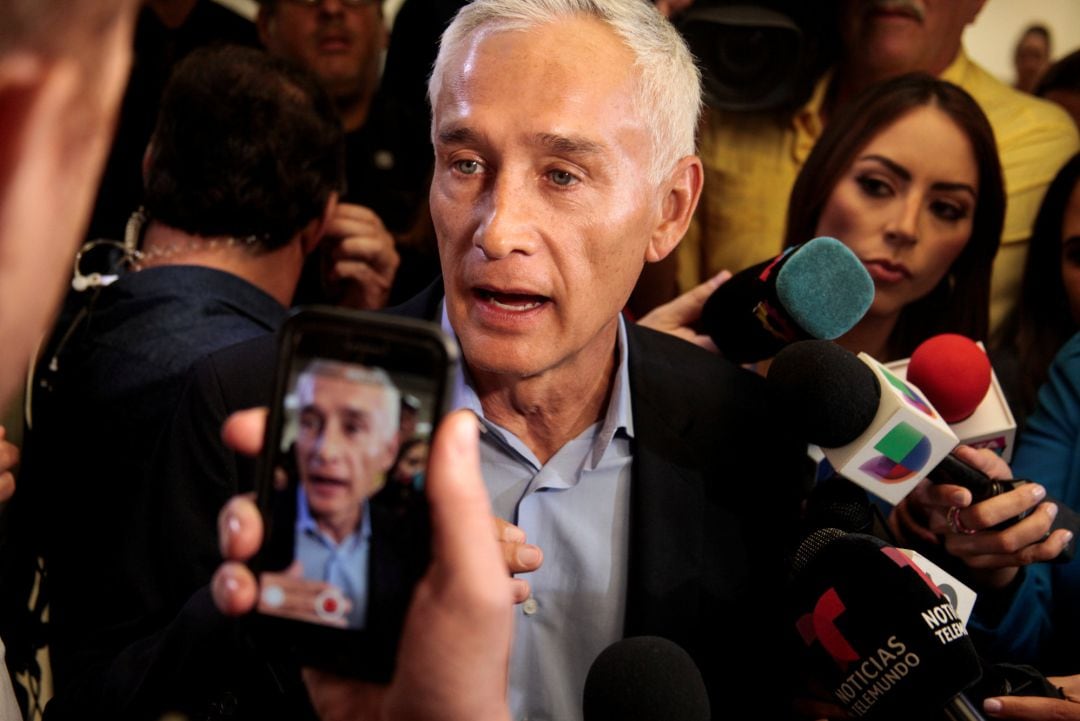 Jorge Ramos atiende a la prensa a su llegada a Miami