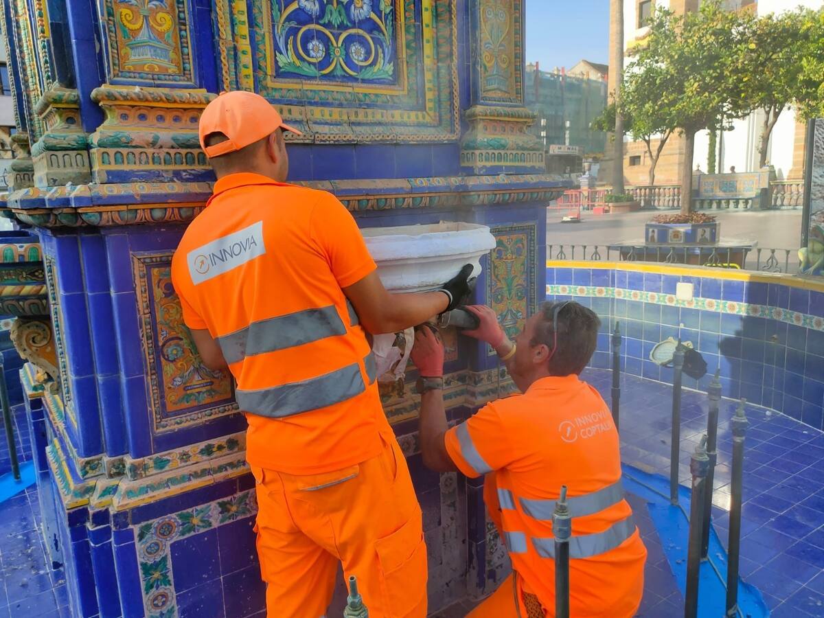 Restituido uno de los vasos de la fuente de la Plaza Alta de Algeciras