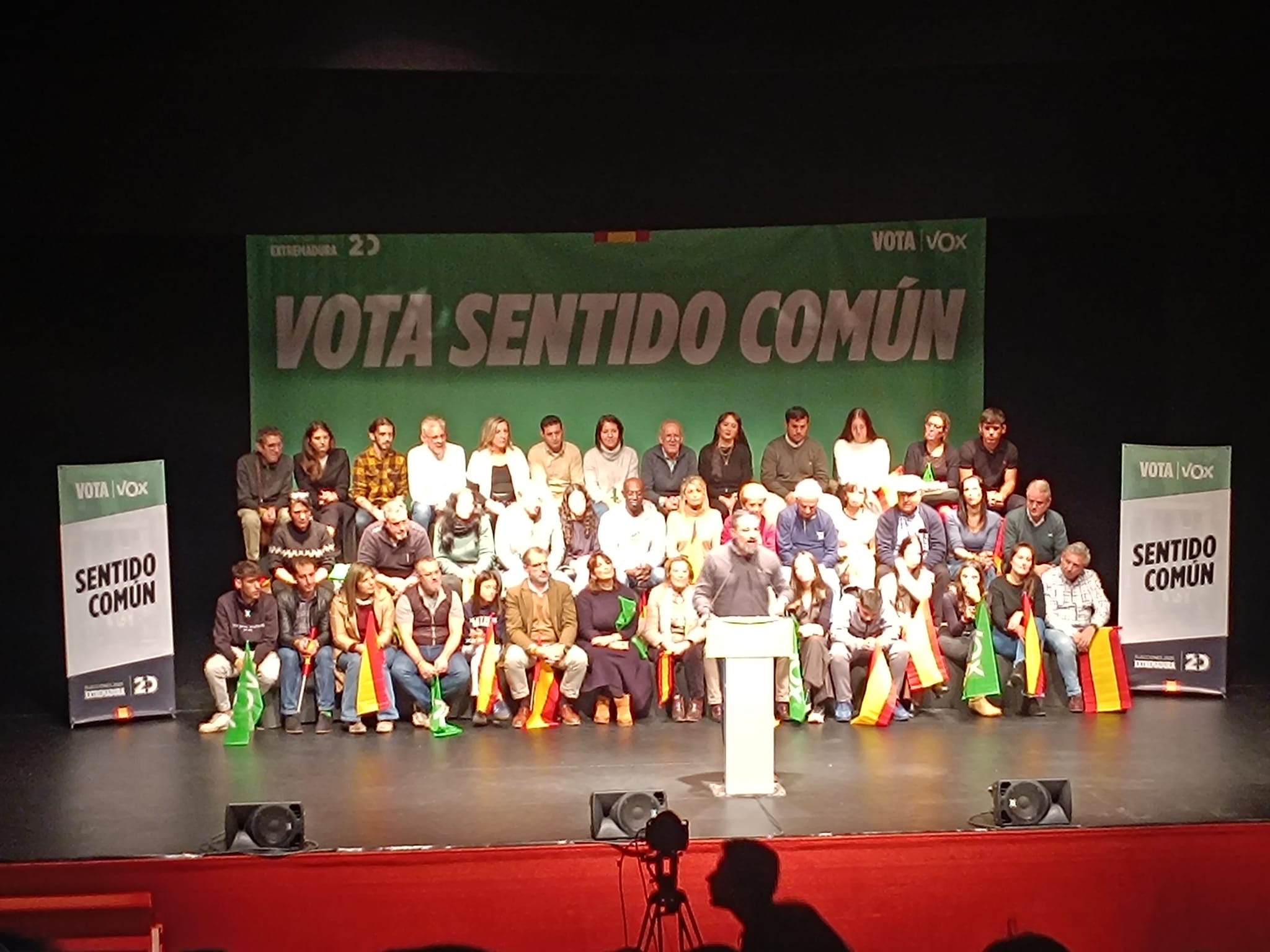 El presidente de Vox, Santiago Abascal, en el Palacio de Congresos "Roberto Iniesta" del que ha dicho que "hay que desinfectarlo" ya que en él abrió la campaña Pedro Sánchez.