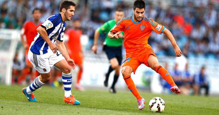 El canterano Carles Gil, que marcó un gol este año a la Real Sociedad, se marcha traspasado al Aston Villa