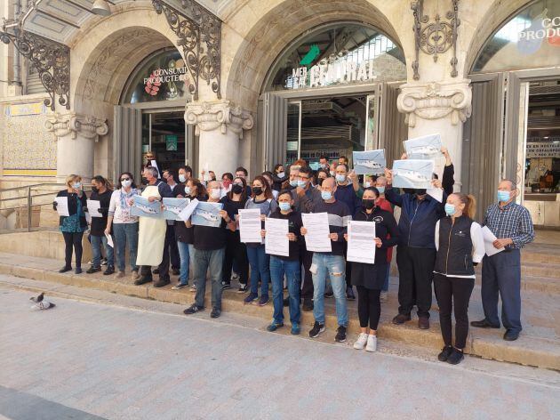 Protesta de los vendedores del Mercado Central de València que reclaman un helipuerto ante los problemas para garantizar el suministro