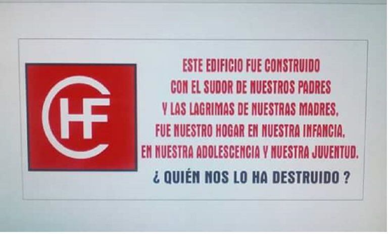 Pancarta que exhibirán las antiguas alumnas del Colegio de Huérfanos Ferroviarios