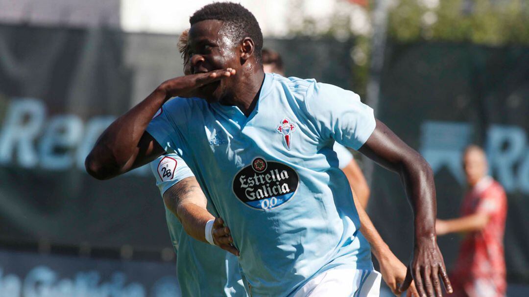 El delantero nigeriano celebra un gol con el RC Celta