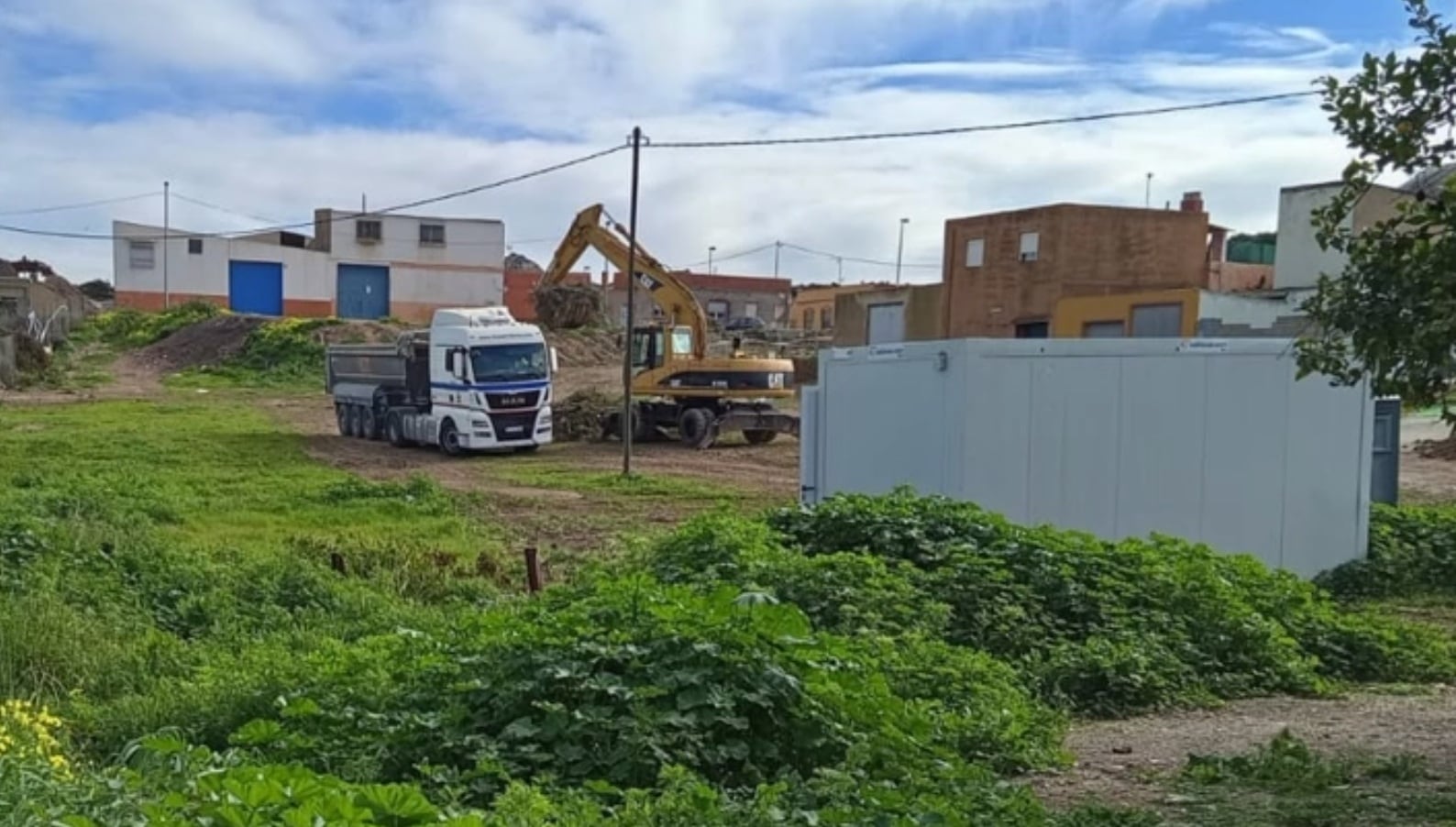 Vecinos denuncian traslados de tierras contaminadas de Los Mateos a Molinos Marfagones durante la descontaminación