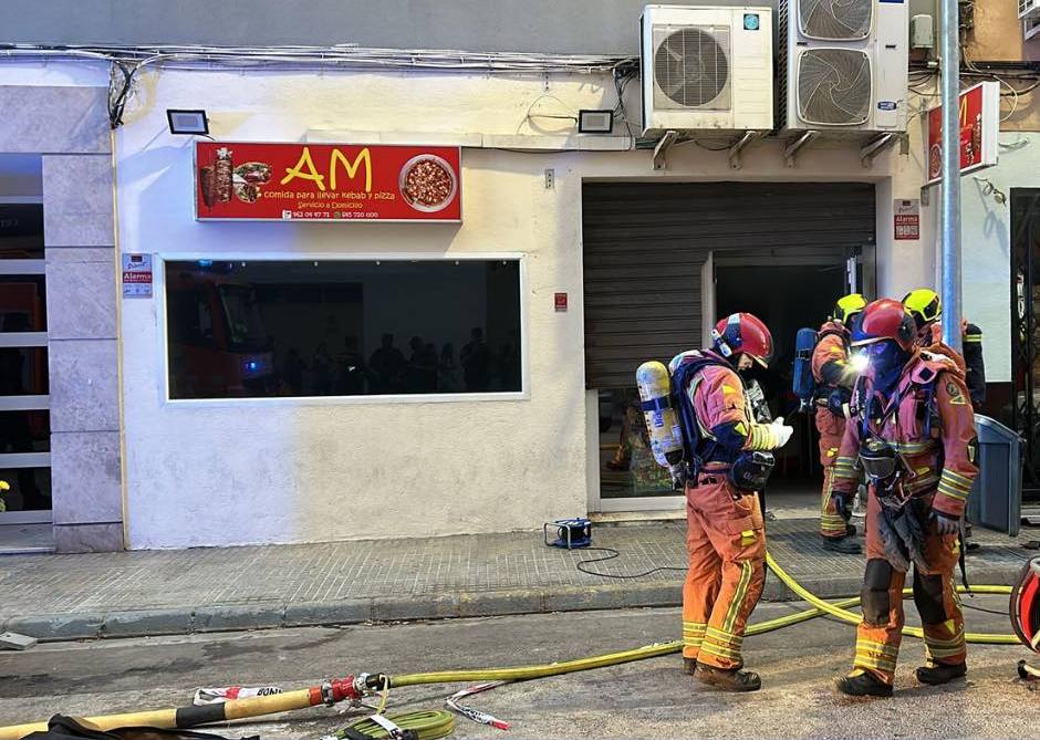 Bajo incendiado en Oliva.