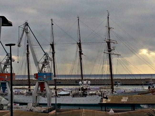 El 'Juan Sebastián de Elcano' atraca en Santa Cruz de Tenerife