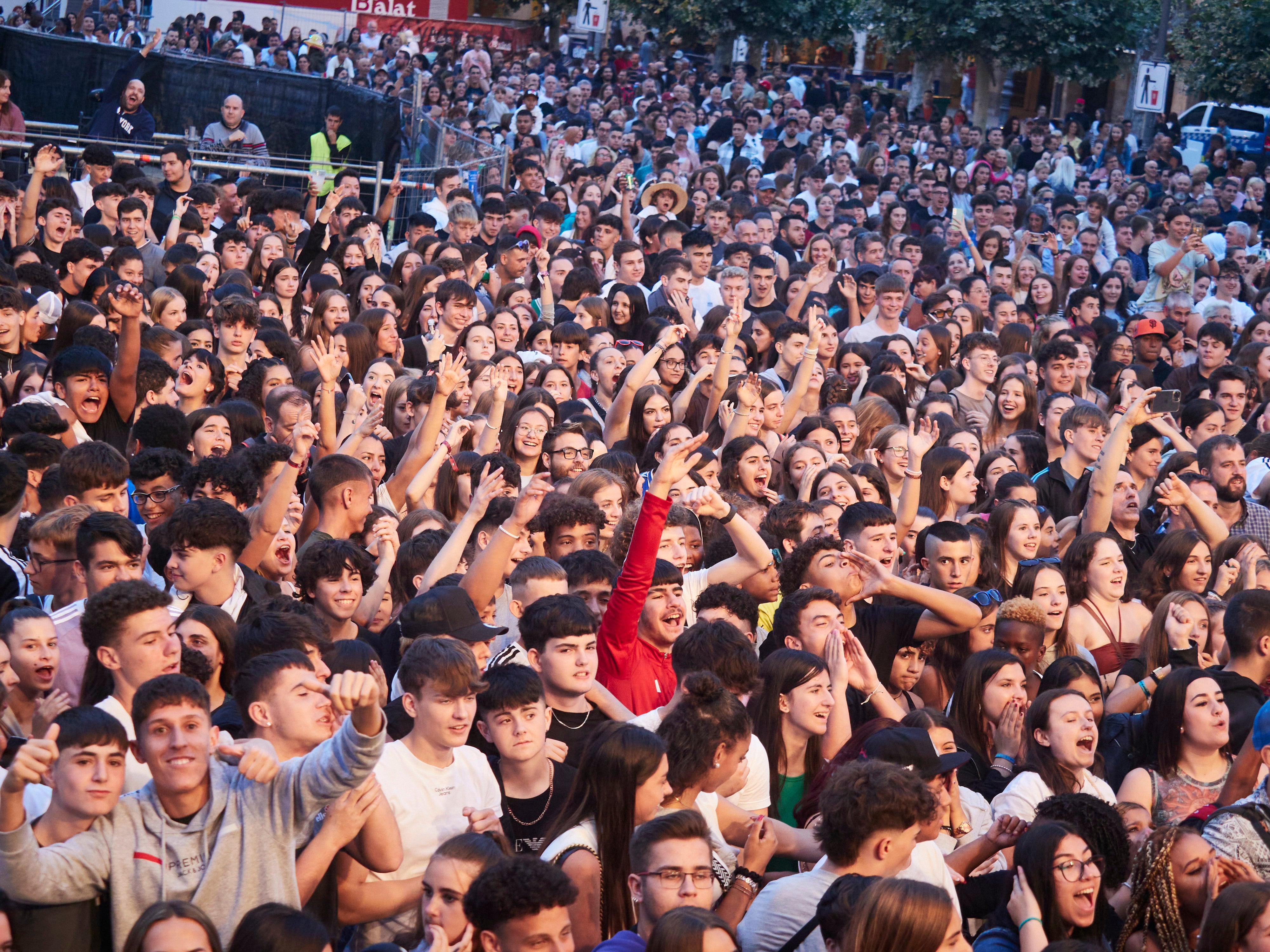 Jóvenes en un concierto de San Fermín