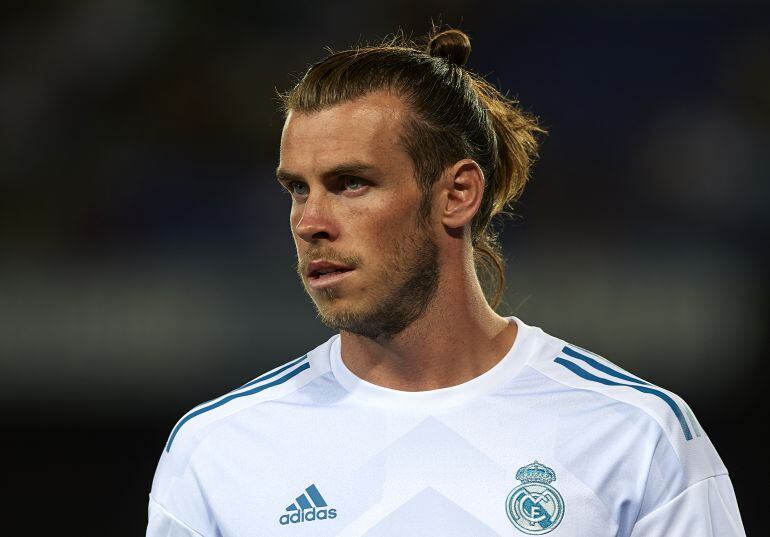 Bale, durante el calentamiento de un partido del Madrid