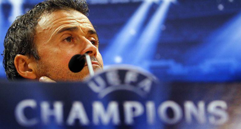 El técnico del FC Barcelona, durante la rueda de prensa posterior al entrenamiento que el equipo azulgrana realizó de cara al partido de Liga de Campeones que disputá este miércoles ante el PSG.