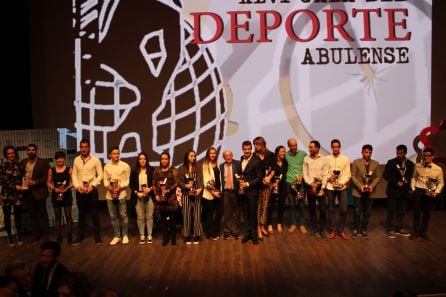 Foto de familia de los premiados en la XLVI Gala Provincial del Deporte