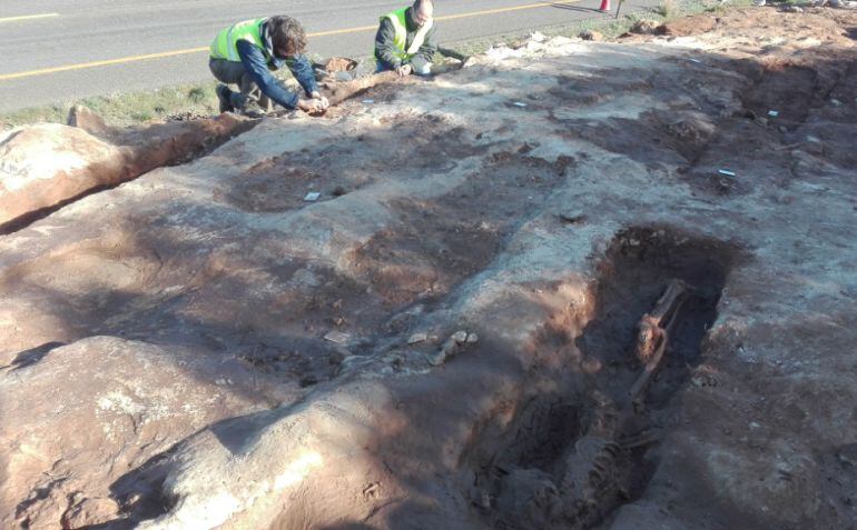 Las obras de la carretera general permitieron hallar una nueva necrópolis del periodo islámico de Menorca.