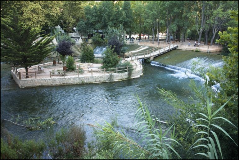 Río Júcar a su paso por Alcalá del Júcar