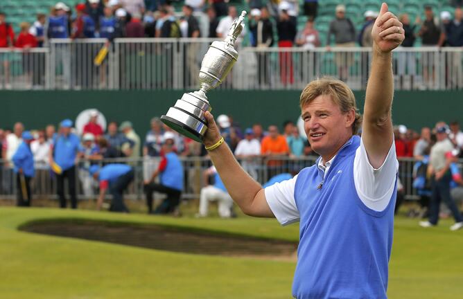 El golfista sudafricano sostiene el torneo de ganador del Open Británico de Golf 2012