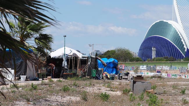 Asentamiento chabolista en el antiguo circuito de Fórmula Uno