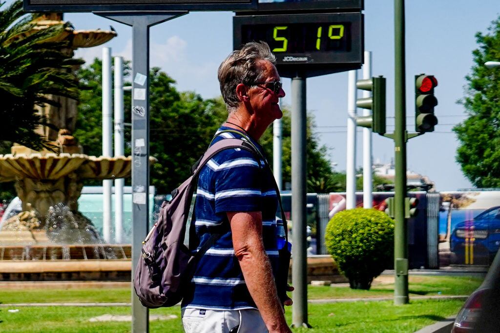 Un termómetro al sol en Sevilla.