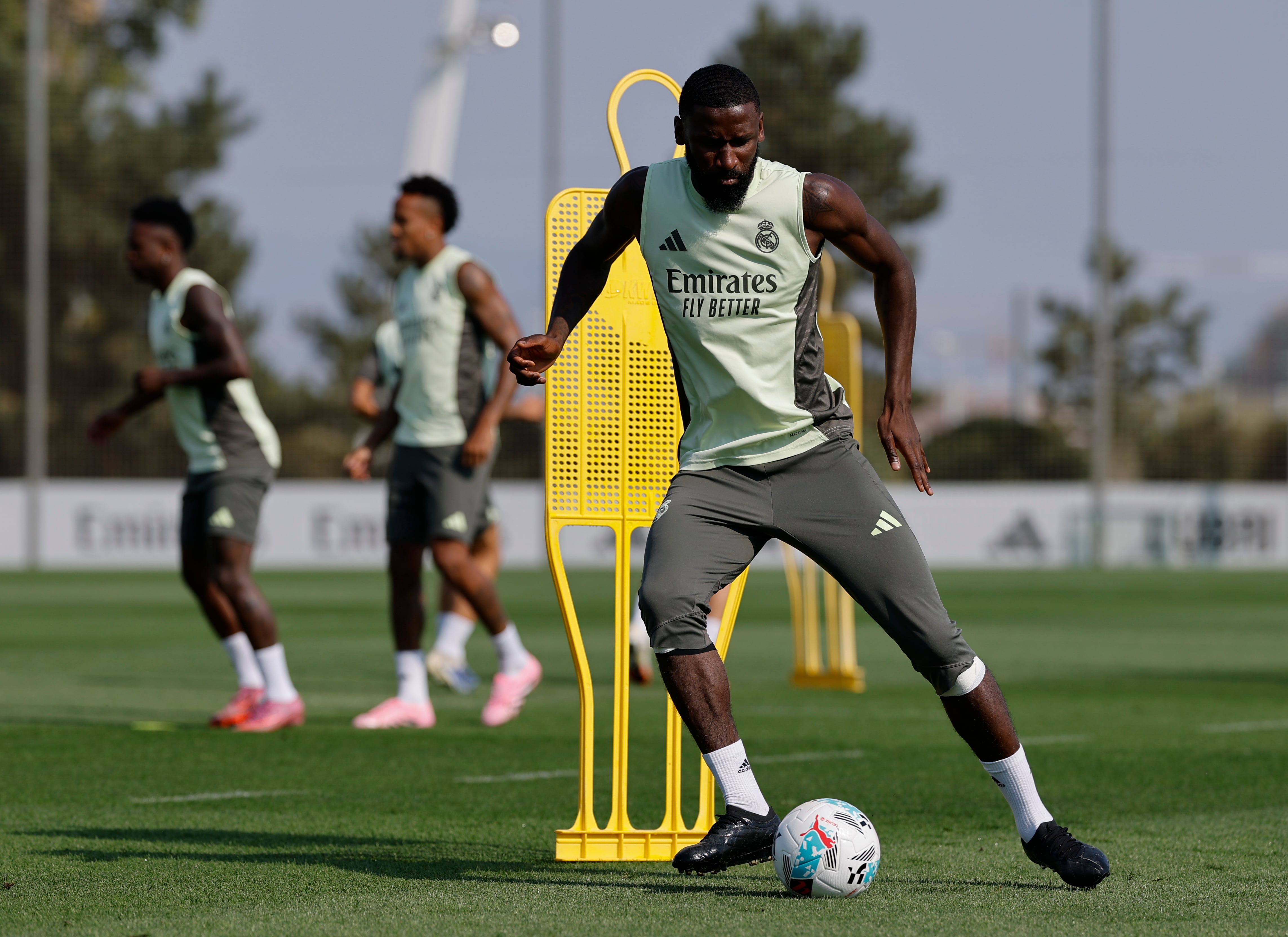 Antonio Rüdiger se suma a la lista de lesionados en el Real Madrid