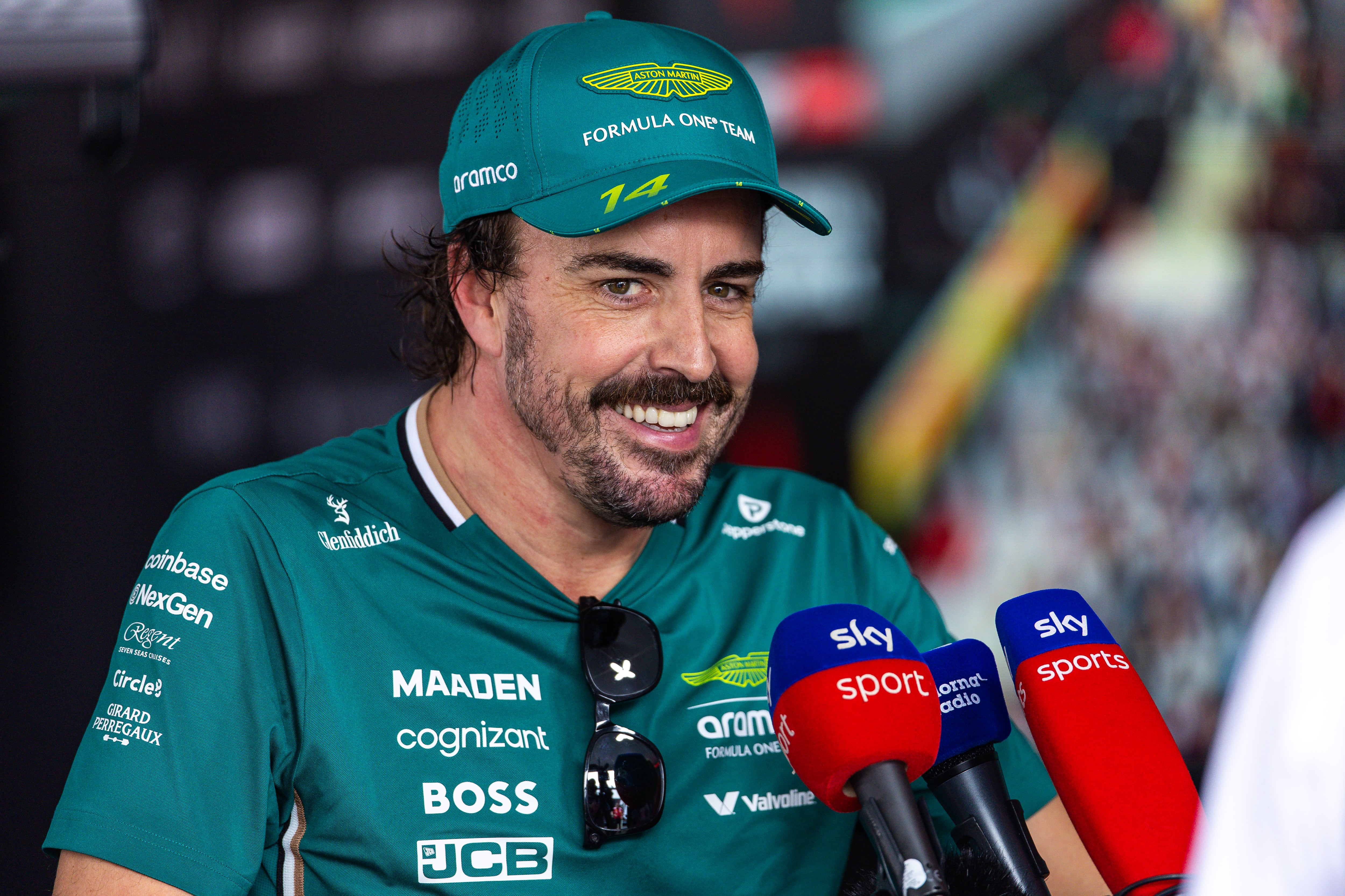 Fernando Alonso atiende a los medios tras el GP de Hungría