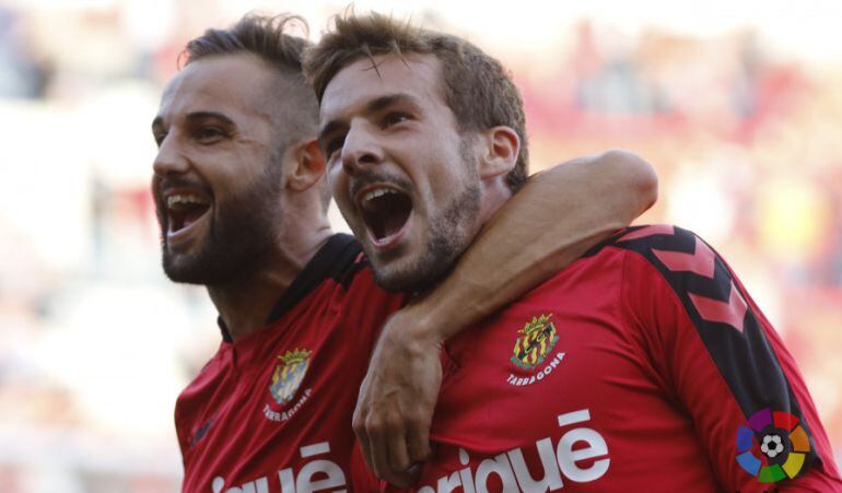 Juan Muñiz celebra amb Ferran Giner el gol davant el Getafe.