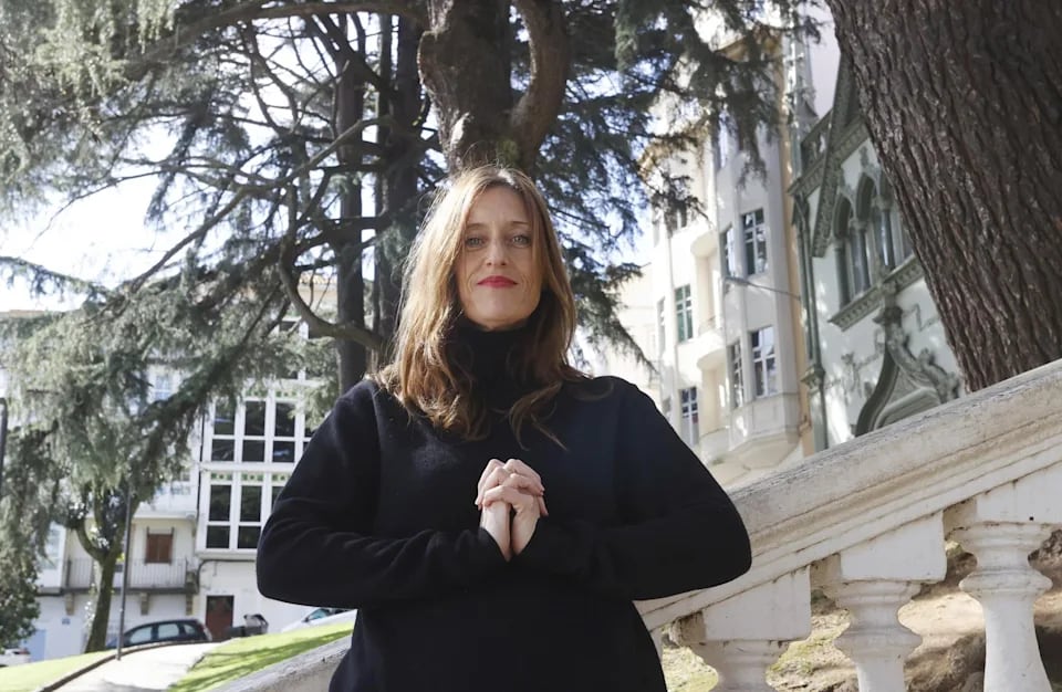 Ana Amado, fotografiada en la plaza de Amboage, en Ferrol (foto: Kiko Delgado / EFE)