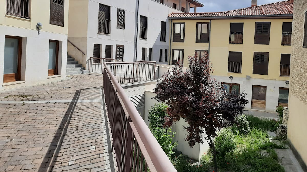 Cuéllar cierra 2025 con 365.000 euros menos de deuda vinculada a las viviendas de Niñas Huérfanas