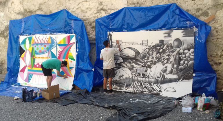 Miguel &#039;Bume&#039; y Pedro &#039;Pinturas&#039; trabajan en los proyectos de arte urbano de Cegafest