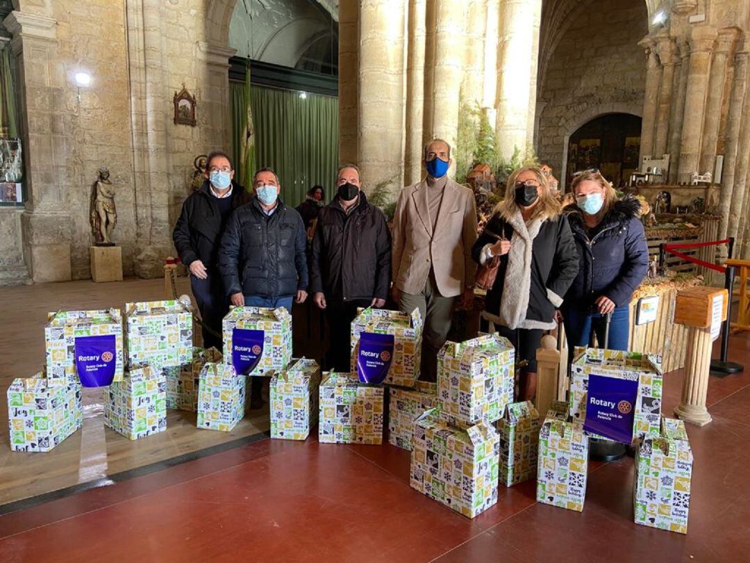 El Rotary Club dona 70 cestas de alimentación e higiene a familias desfavorecidas