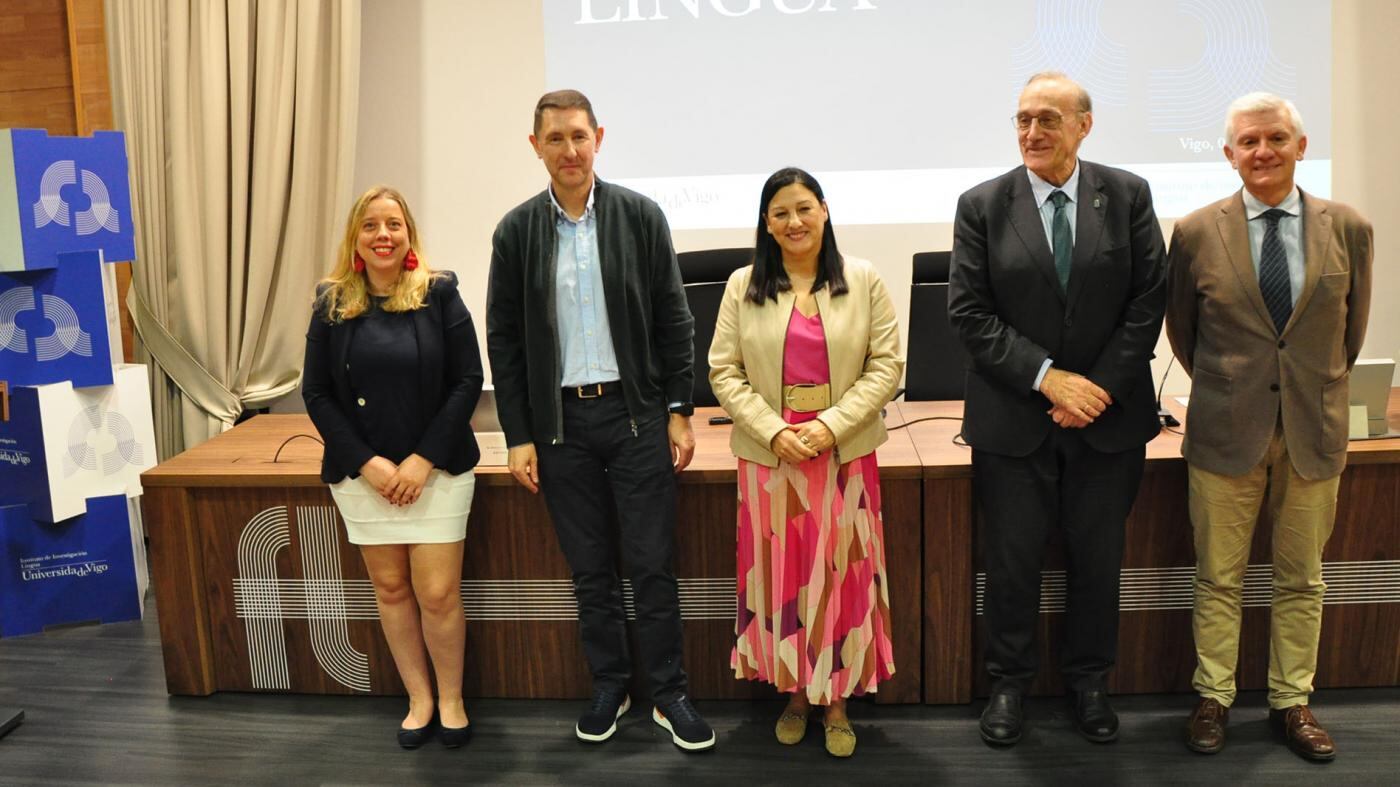 María Méndez, Javier Guerra, Belén Rubio, Manuel Reigosa e José Montero durante la presentación de iLingua