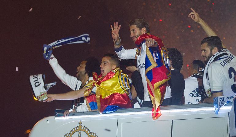 Los jugadores del Real Madrid celebran el título de Liga en Cibeles