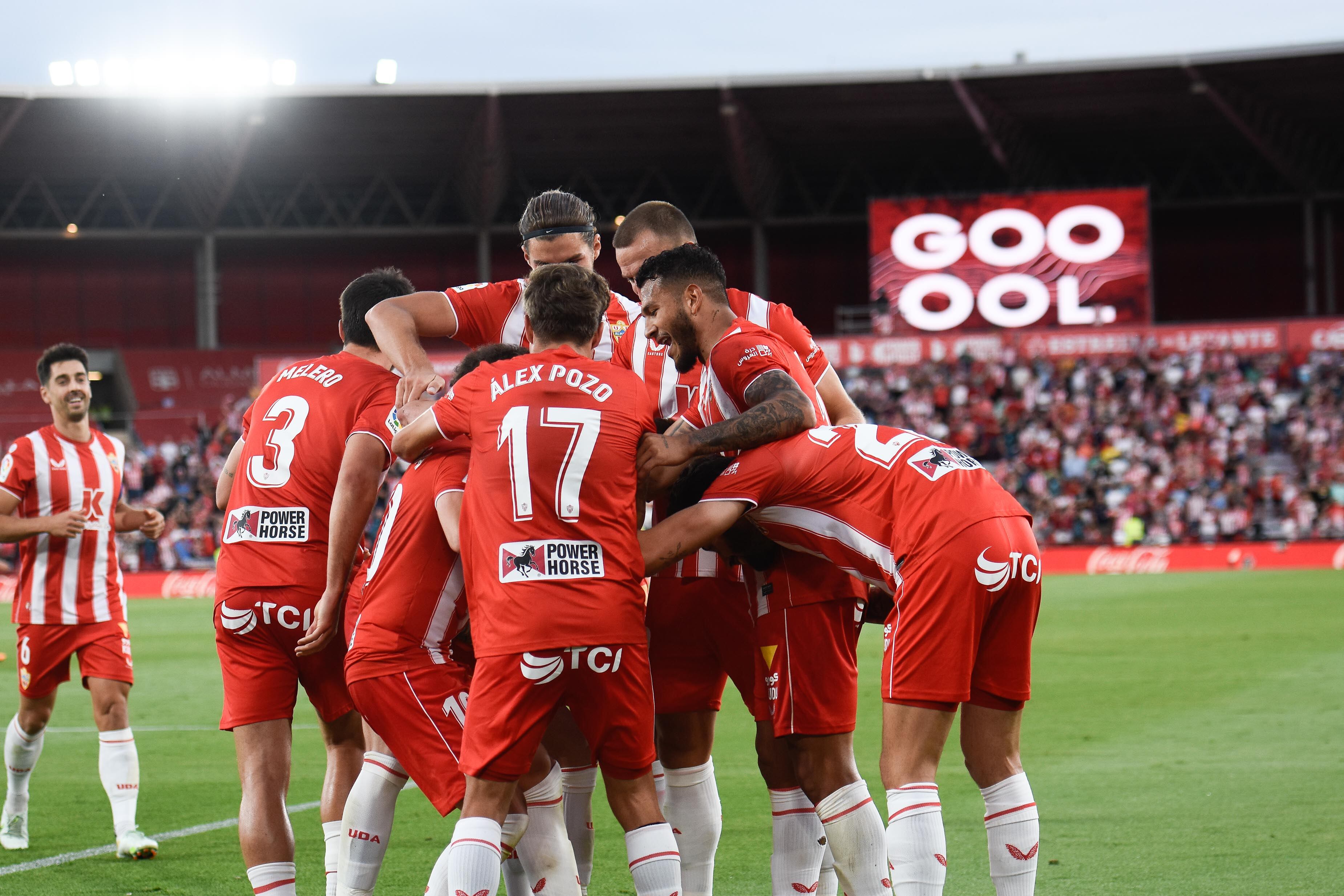 El Almería tiene la salvación más cerca después de ganar al Elche.