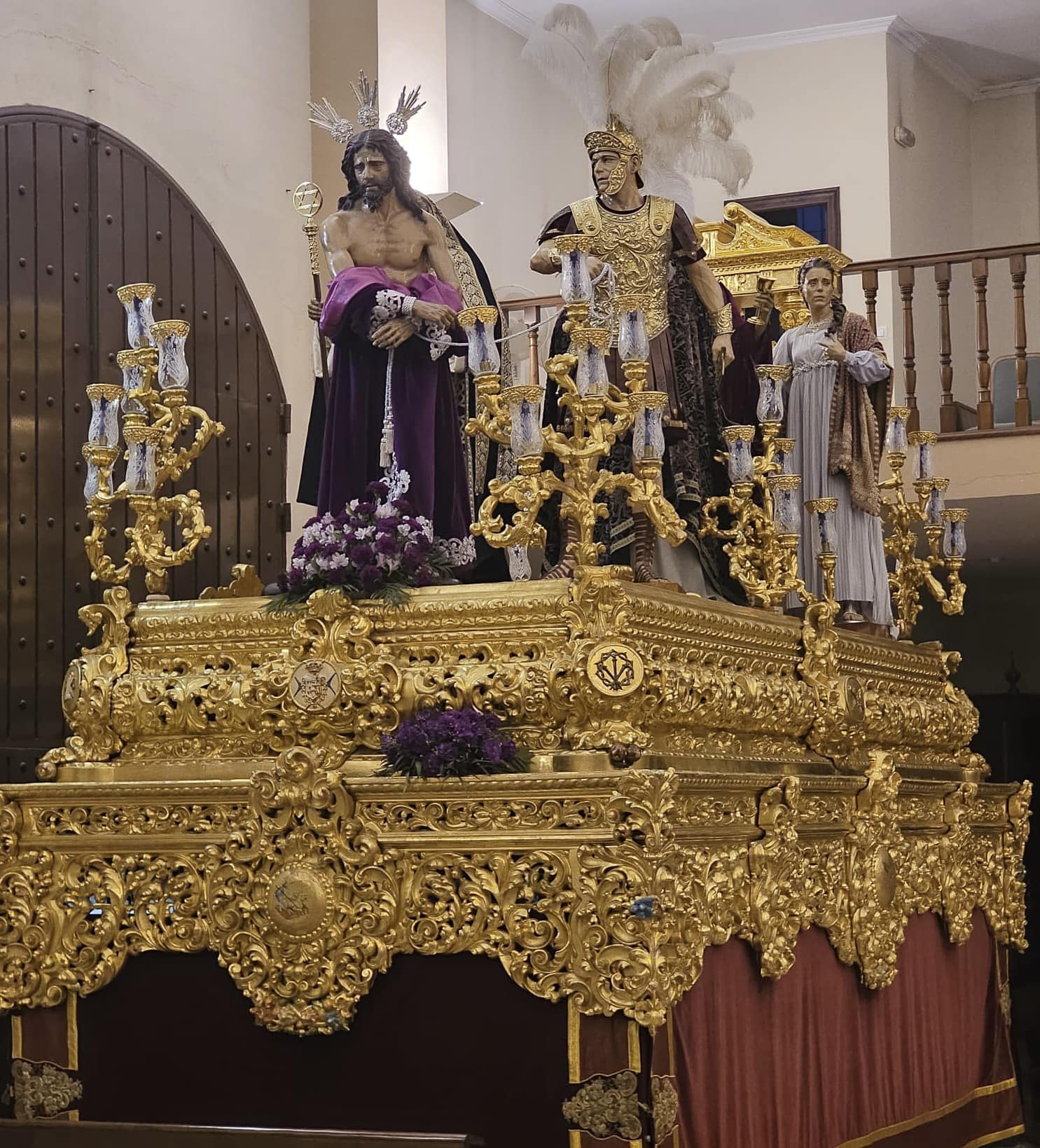 El paso del Soberano del Pantano preparado para su salida