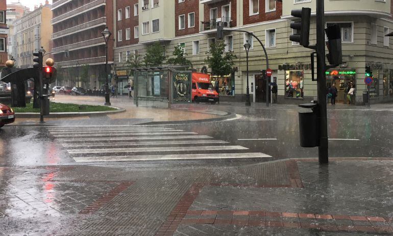 Imagen de la Plaza Madrid durante la tormenta del pasado viernes