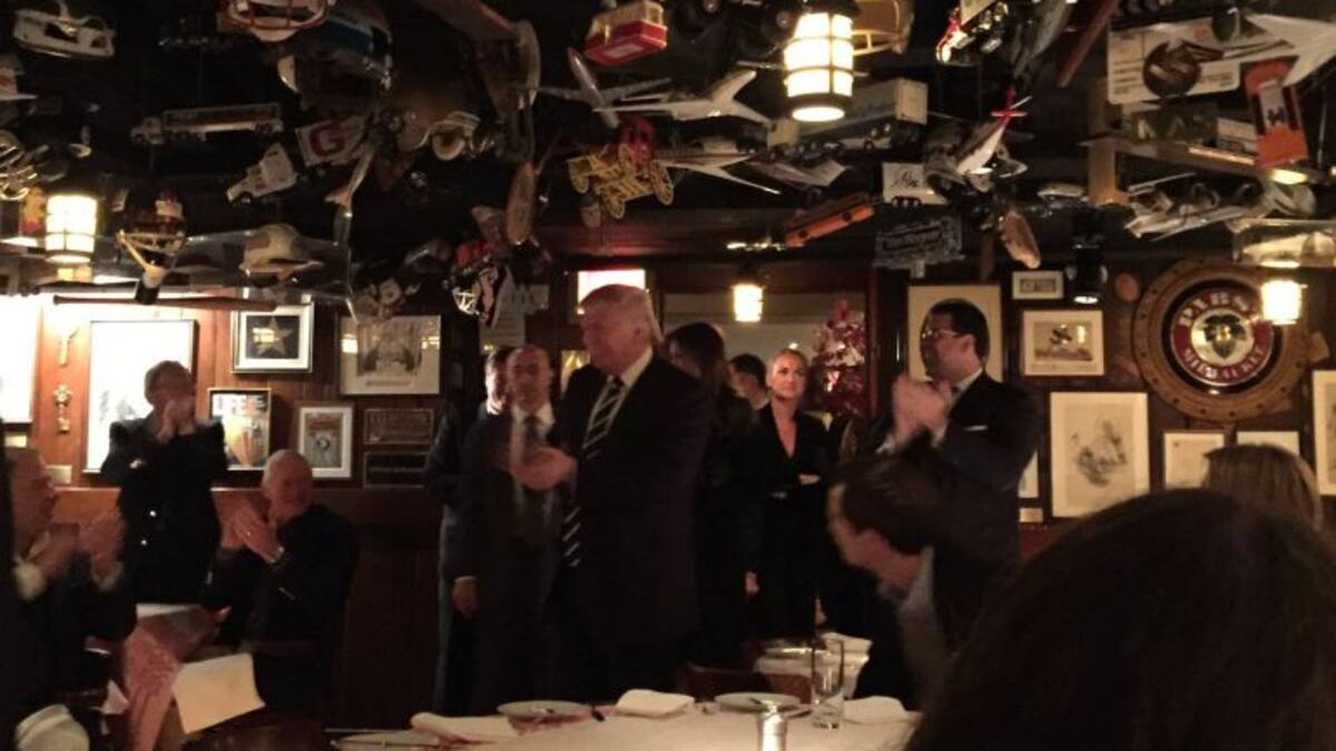 Trump da esquinazo a la prensa para irse a cenar