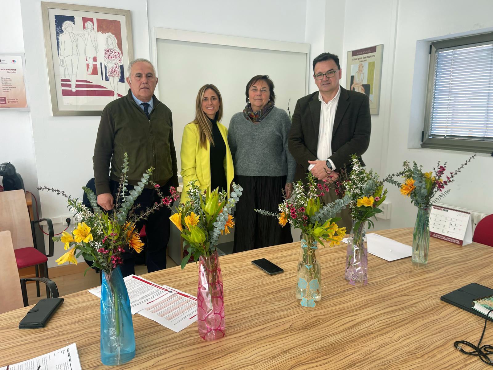 Presentación del acuerdo entre floristas y Gobierno de Cantabria para la regulación de las plantaciones en los centros sanitarios de Cantabria